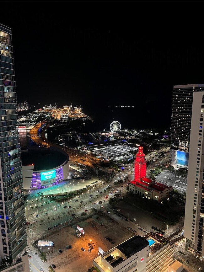 Photo - 851 NE 1st Ave Unidad 4107