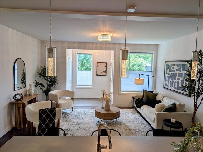 Photo - 645 Kingsbury Ave