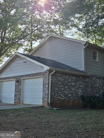 Photo - 2206 Country Club Dr SE