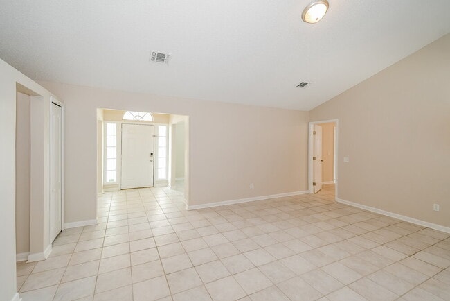 Photo - 821 Richmond Ct