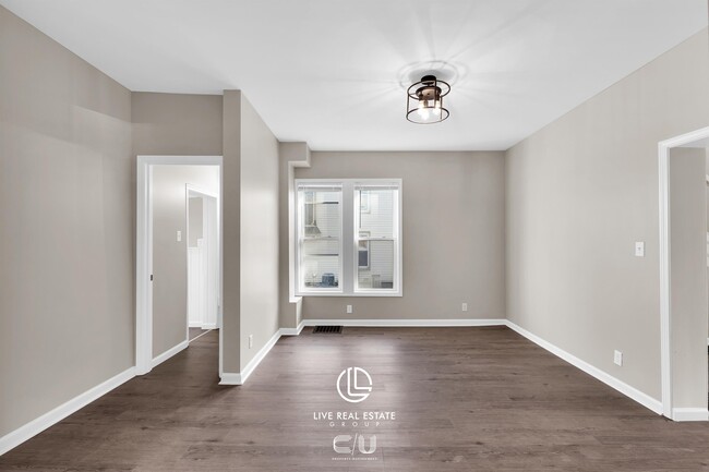 Photo - 806 W Hill St