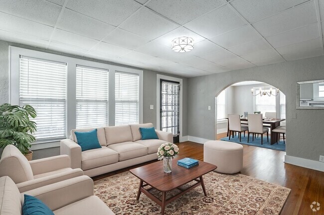 Building Photo - MOVE IN SPECIAL $1000 OFF 1ST MONTH'S RENT... Rental