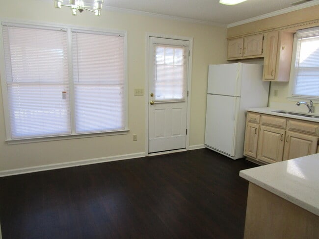 Photo - 2224 Preot St