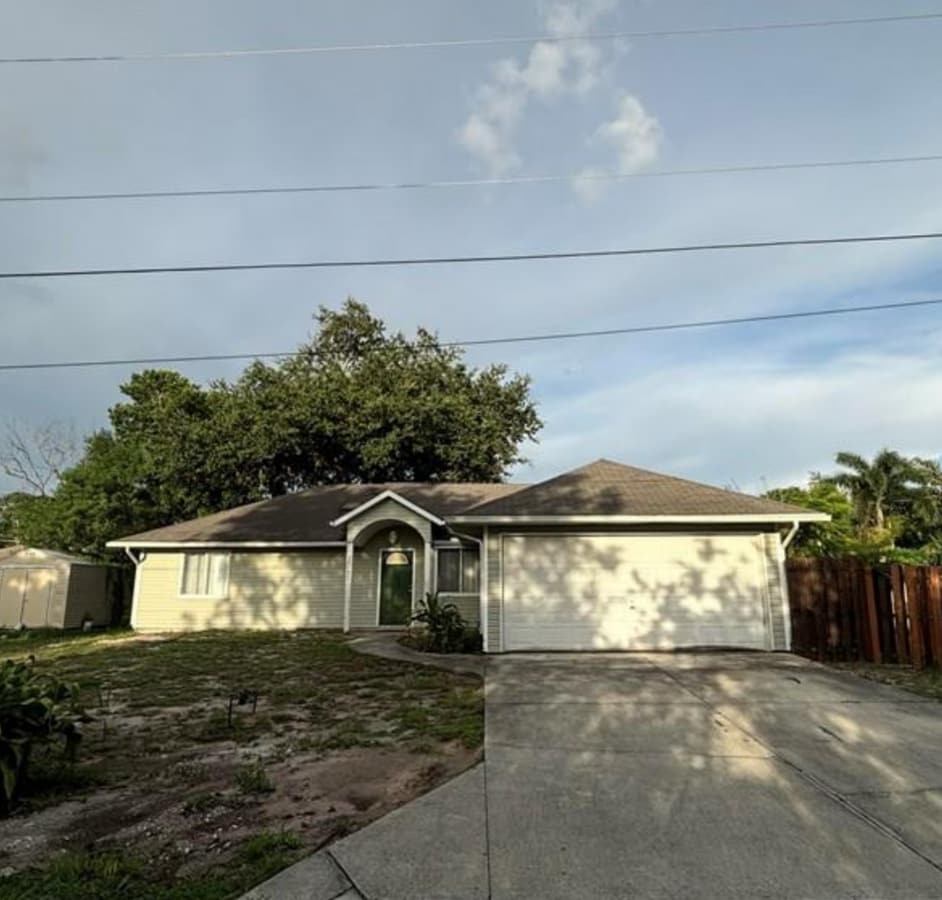 2-car Garage! - 27171 Pine Ave House