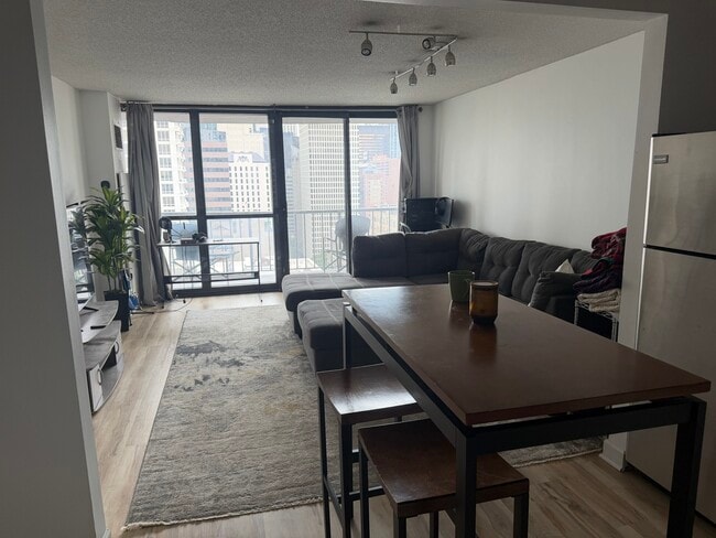 Photo - 10 E Ontario St Unit 2012