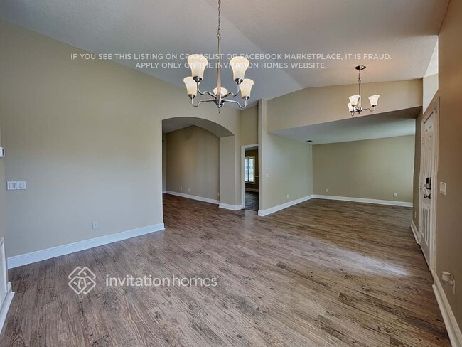 Photo - 3169 Floral Way E