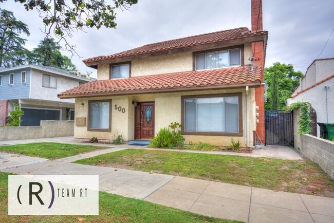 Building Photo - A Charming Condominium in a Quiet and Desi... Unit 4