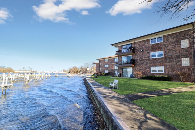 Building Photo - 22 N Pistakee Lake Rd Unit 2A