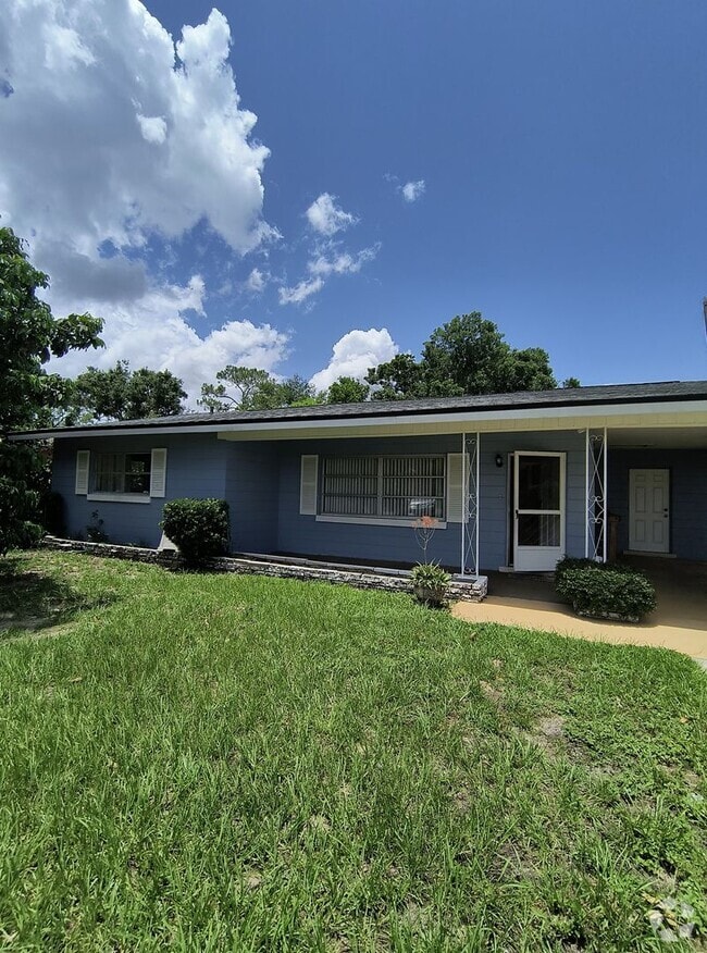 Building Photo - Spacious 3-Bedroom 1.5 Bathroom House for ...