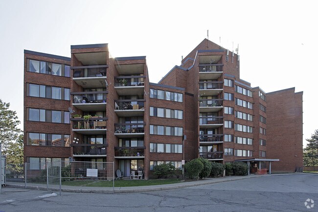 Photo - 2375 The Collegeway