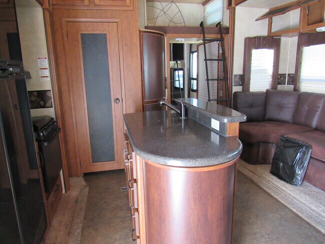 218 W Carson St Unit Trailer11