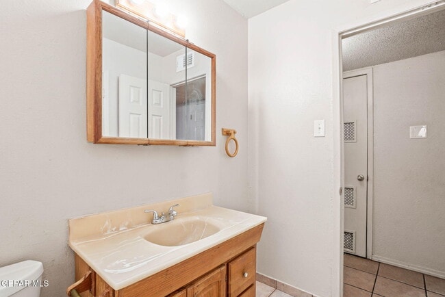 Photo - 4908 Royal Dr