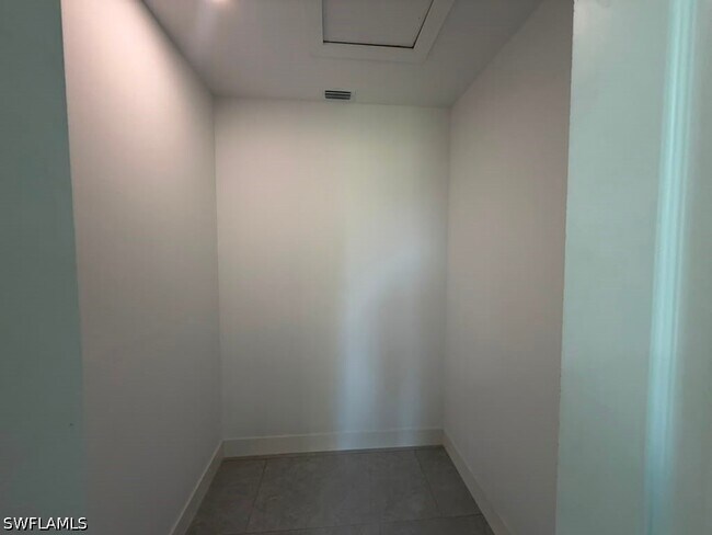 Building Photo - 245 Pennfield St