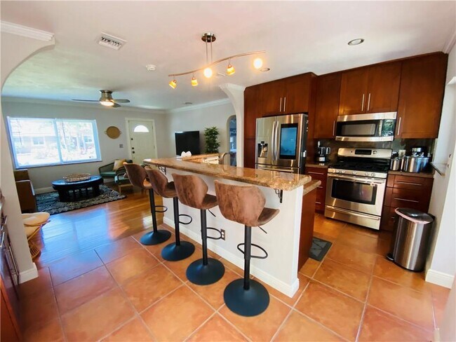 Photo - 1516 Plunkett St