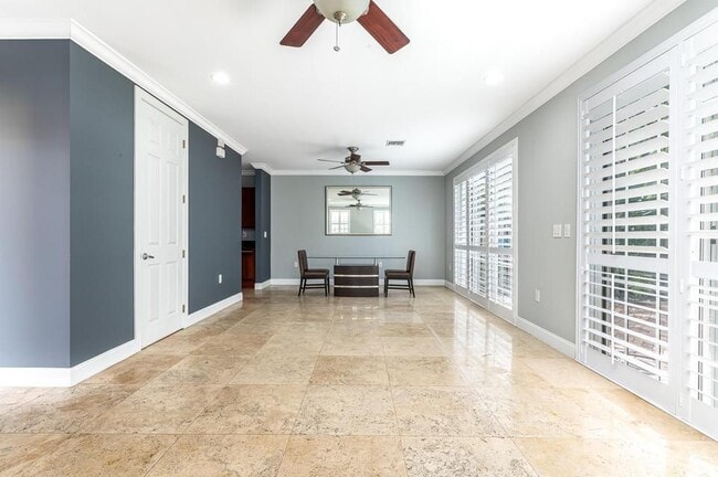 Photo - 486 SW 5th St