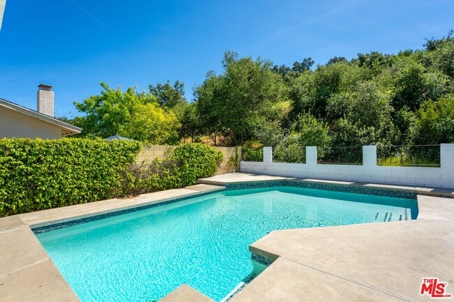 Building Photo - 29392 Hillrise Dr