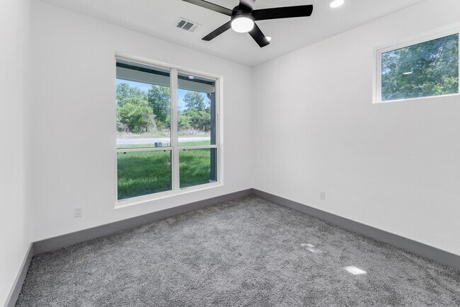Photo - 90 Piping Rock Pl