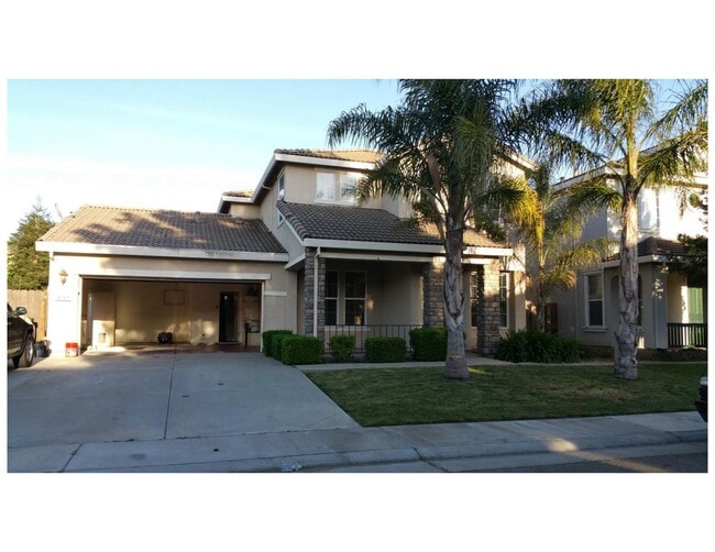 Building Photo - Beautiful & Spacious 5BR, 3BA Home – Large...