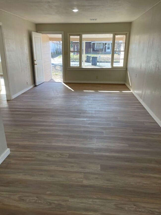 Photo - 1648 S Maple Ave