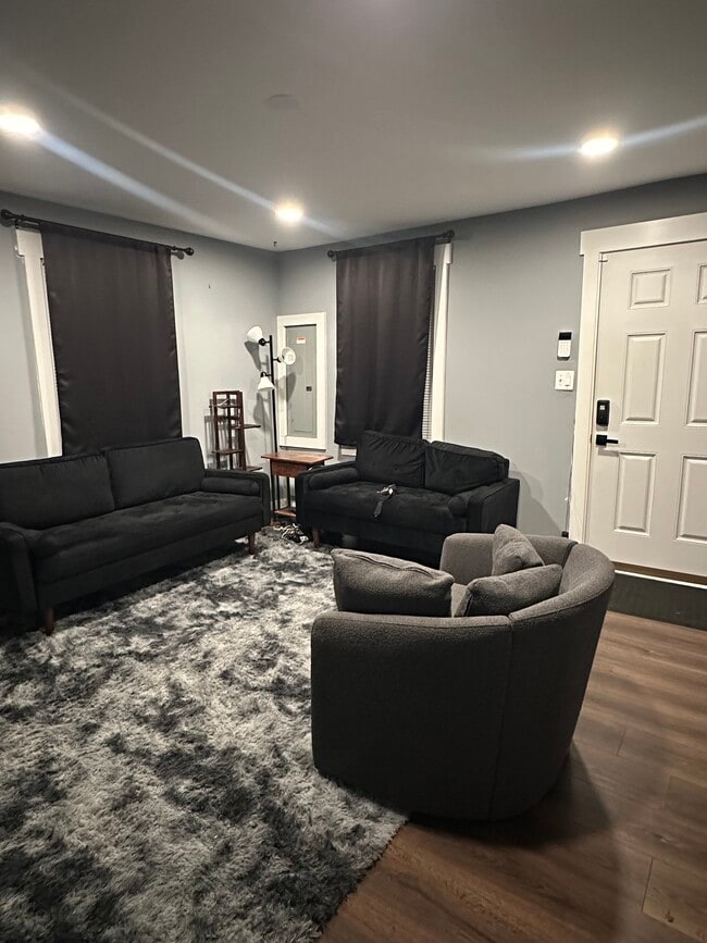 Photo - 5119 E St SE