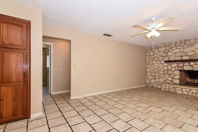 Photo - 4138 Macaulay Ln
