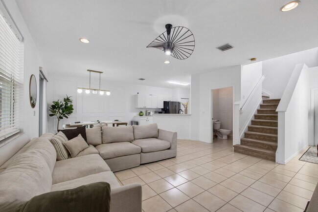 9181 Villa Palma Ln