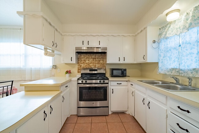 Photo - 5202 47th St