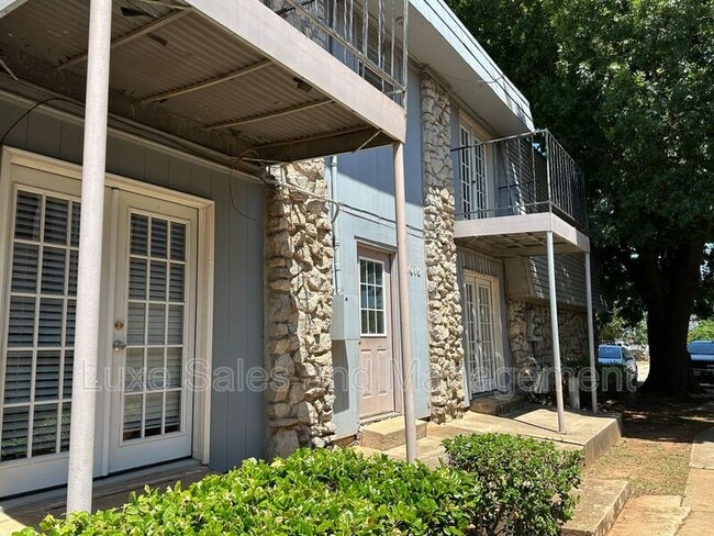 Building Photo - 6016 NW Expressway Unit B