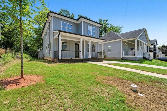 Photo - 726 Windsor St SW