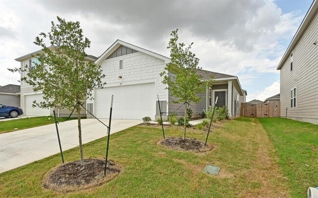 Photo - 473 Thistle Ln