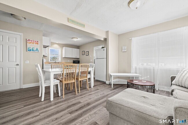 Photo - 116 College Pl