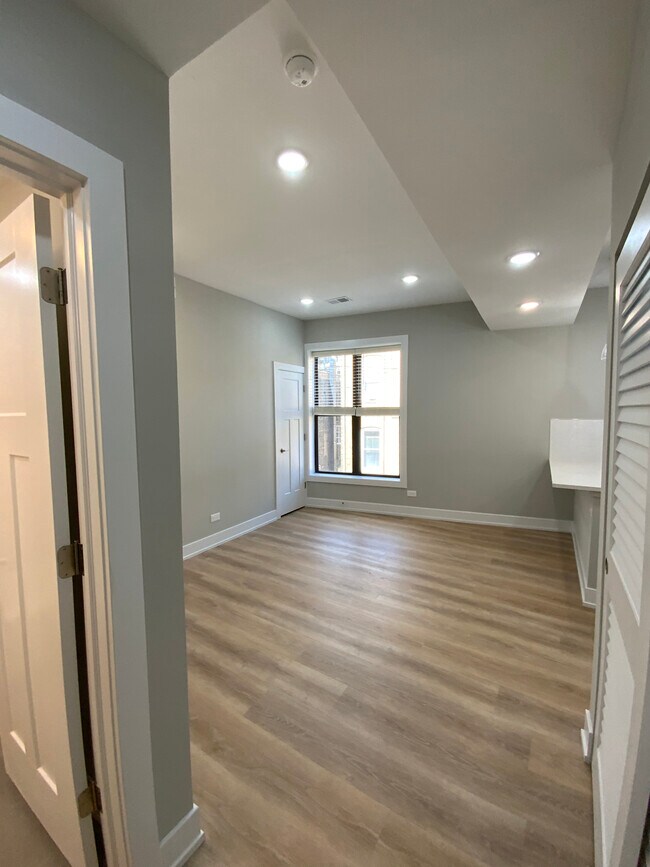 Photo - 440 W Belden Ave Unit #432-06