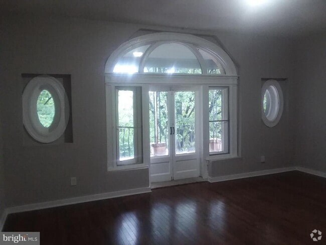 Building Photo - 2012 Mt Royal Terrace Unit 3 Rental