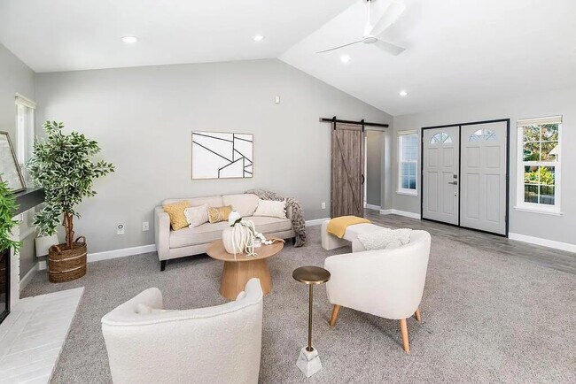 Photo - 2725 Glasgow Dr