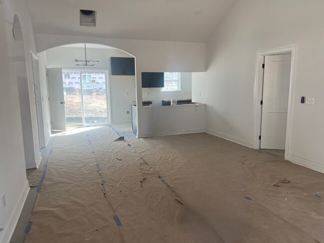 Photo - 322 Lincolnshire Square