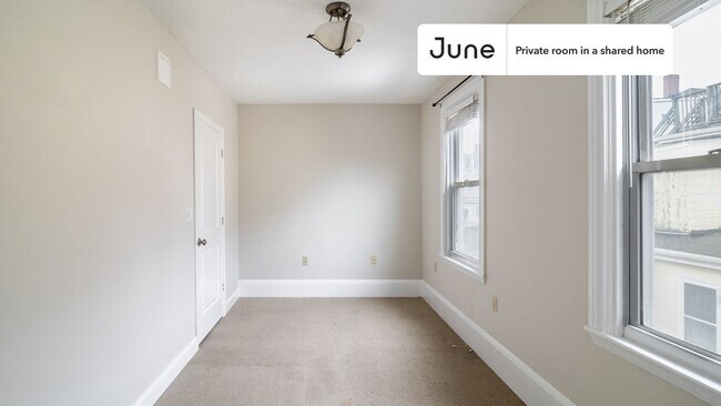 Room in Shared 3 bed/1 bath home in Somerville