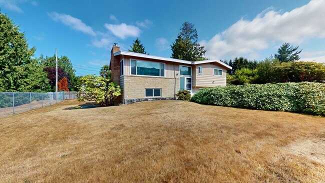 Photo - Location, Location, Location! - Four Bedroom house located minutes from Des Moines Waterfront