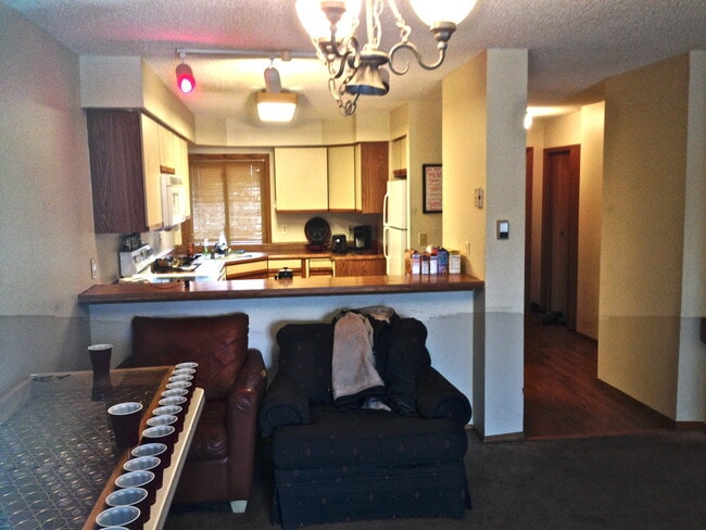 Photo - PRE-LEASE: 4 Bedroom 3.5 Bathroom Townhouse In Gold Run.  Walk To Campus!