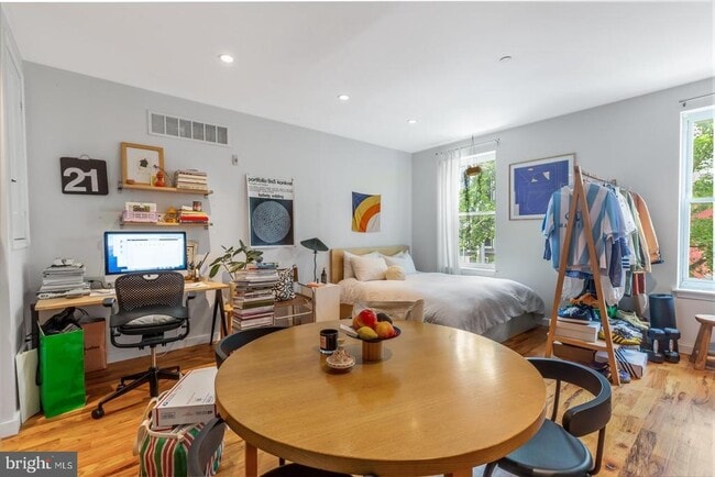 Photo - 2049 E Susquehanna Ave Unit 2F