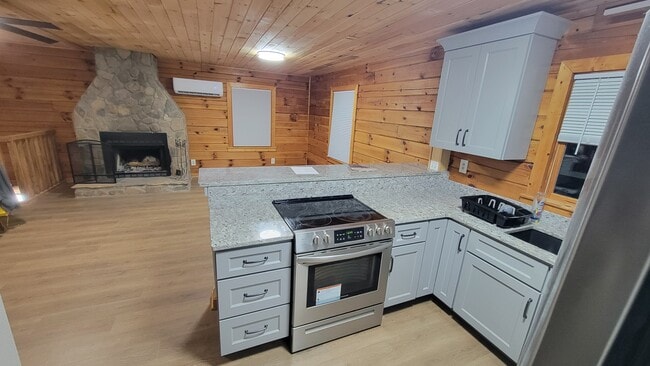 Photo - 389 Lilly Ln