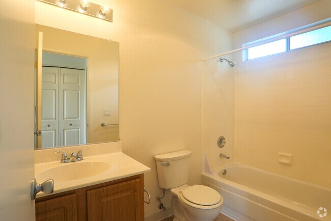Studio - 432SF Bathroom - 1776 Apartments