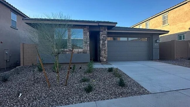 Building Photo - North Peoria Home