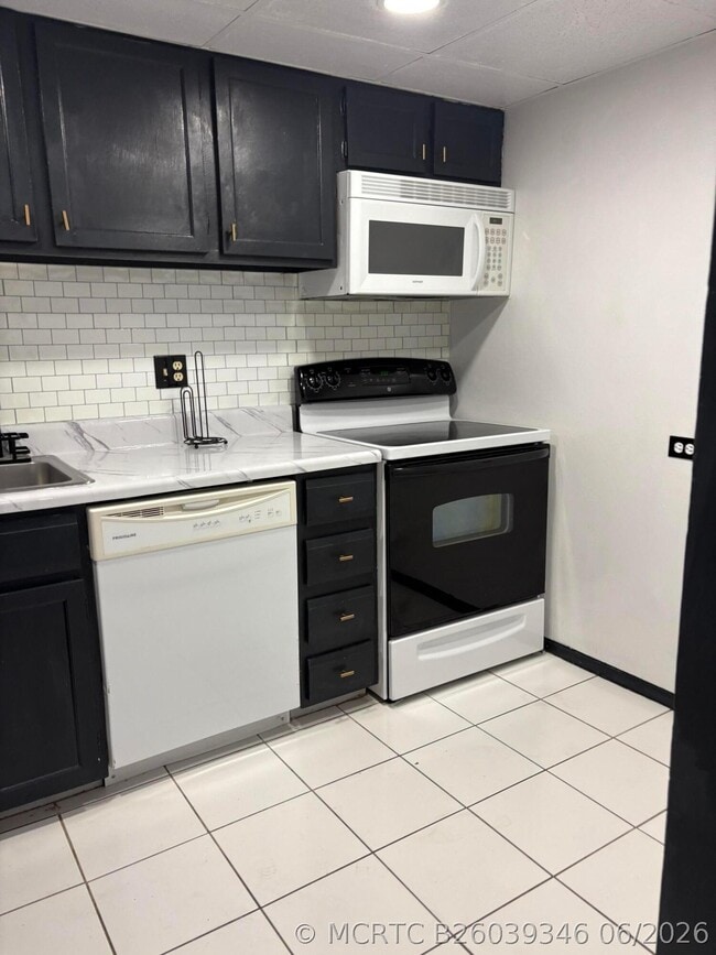 3660 Inverrary Dr Unit 1b