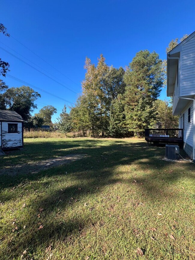 Photo - 2123 Cloverdale Ave