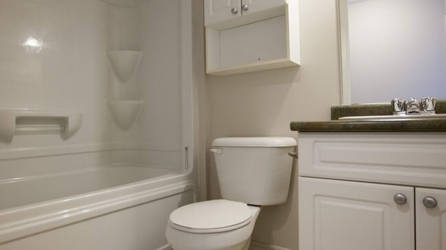 Photo - 535 Proudfoot Place