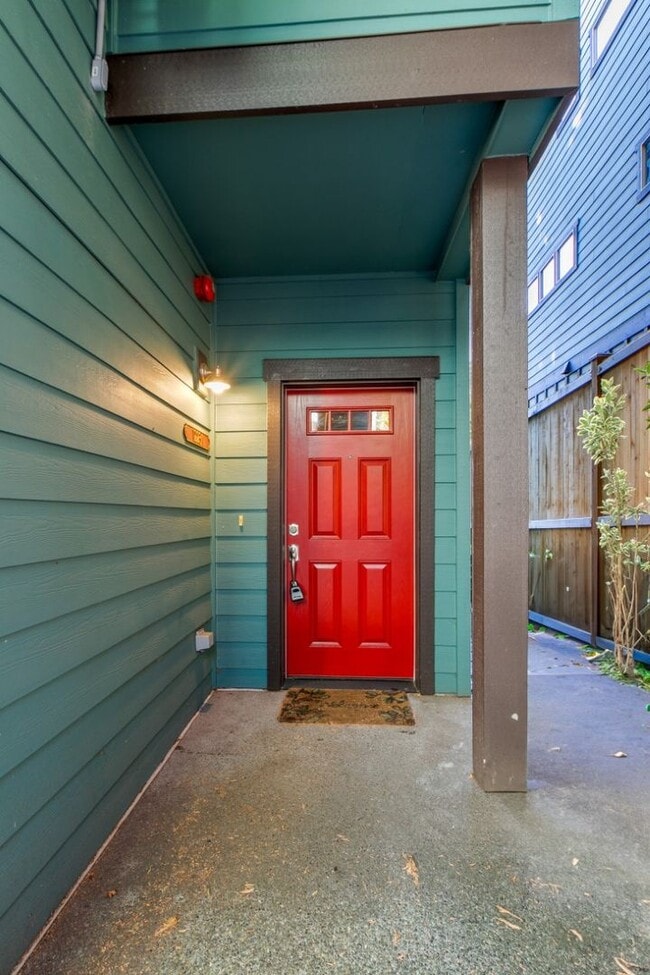 Photo - 3bd/2.25ba Seattle Townhouse