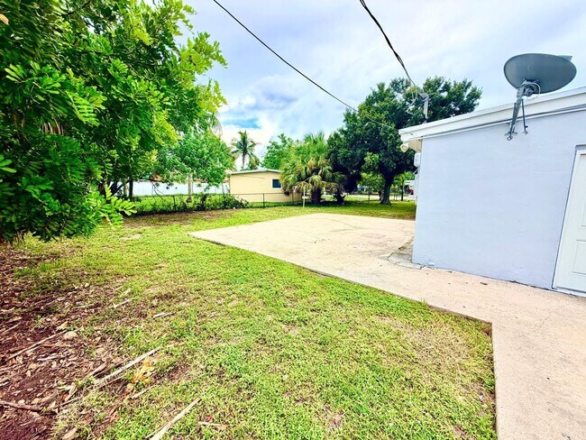 Photo - 205 NW 33rd Ave