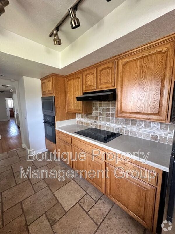 Building Photo - 12551 Bubbling Well Rd Rental