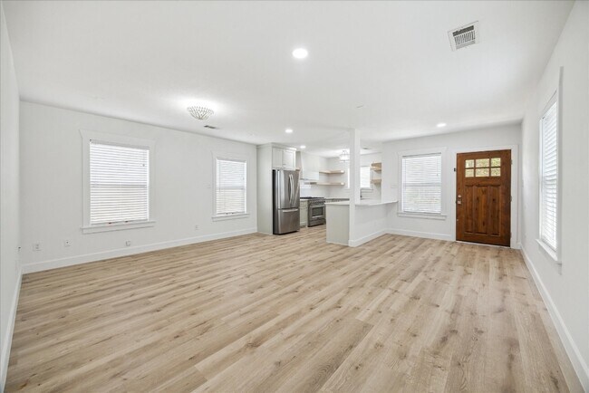 Photo - 1419 Laird St