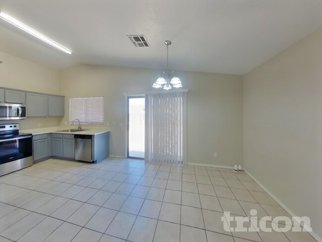 Photo - 2022 E Winston Dr